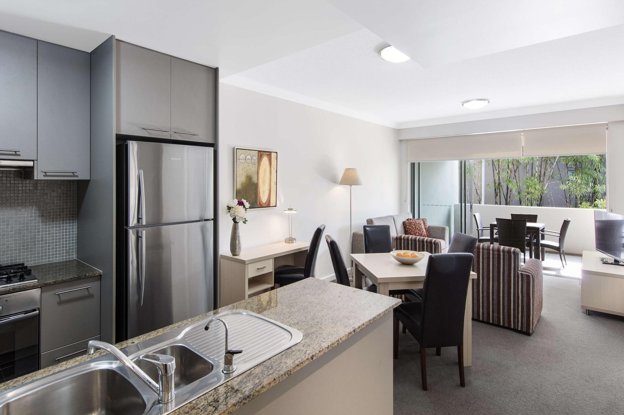Oaks Brisbane Mews Suites Екстер'єр фото