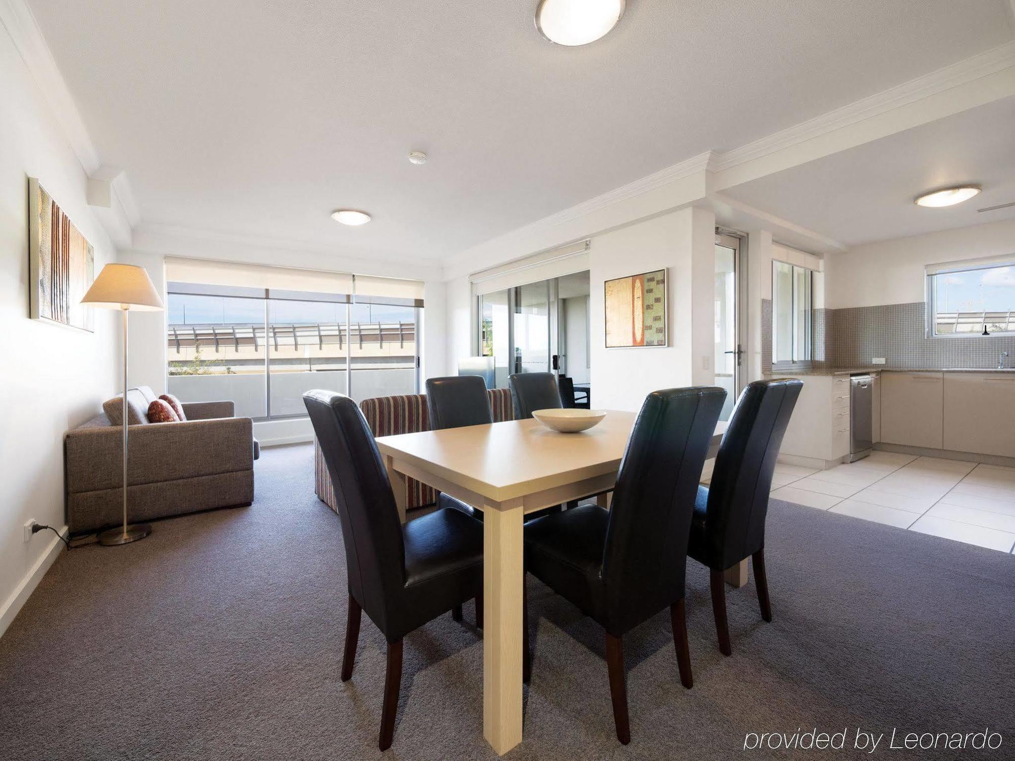 Oaks Brisbane Mews Suites Екстер'єр фото